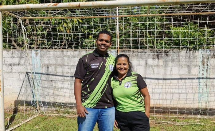 David e Cristiane Santos. Filho e viúva de Fantick dão continuidade ao trabalho da Escolinha de Futebol, por onde já pas